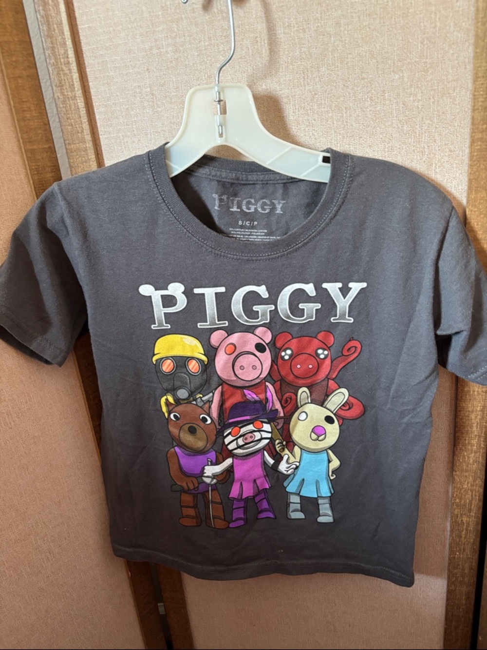 PIGGY Graphic Tee with Colorful Characters Small